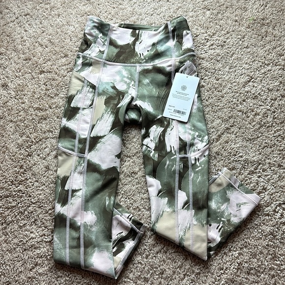 Athleta Ultimate Stash II Capri *NWT* - Picture 1 of 3